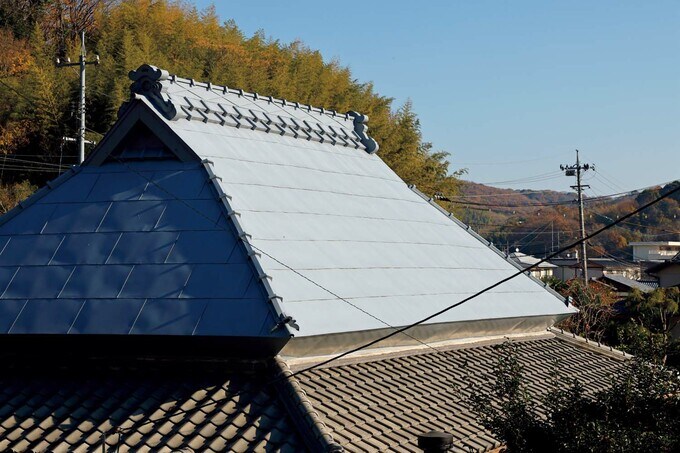 抜群の断熱性を発揮する茅葺き屋根