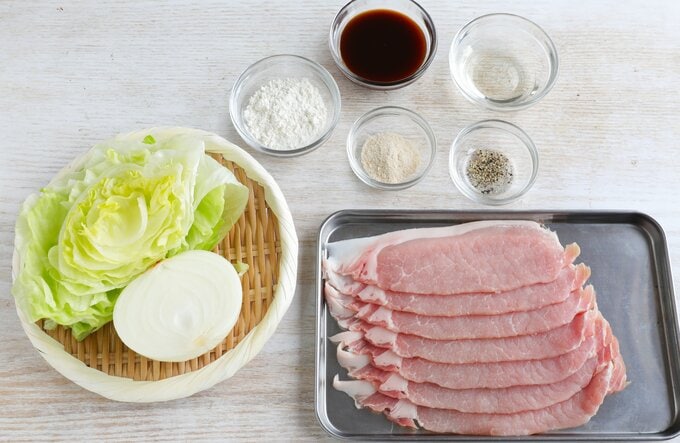 豚肉とタマネギのソースソテー材料