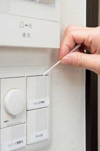 細かいところは綿棒で