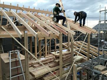 建てるのは今、待った方がいい？「ウッドショック」で遠のくマイホームの夢