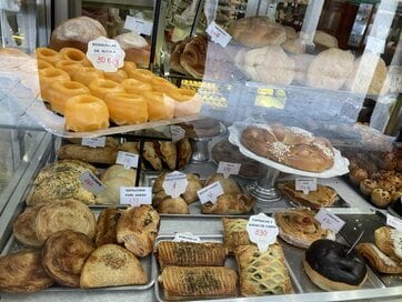 甘いもの大好きなスペインの「ショーウィンドウ」。伝統菓子からパン、ドーナツまで圧巻