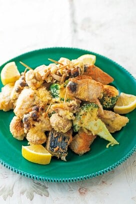 揚げ物を糖質オフに。粉チーズが効いたサワラとキノコのレモンフリッター