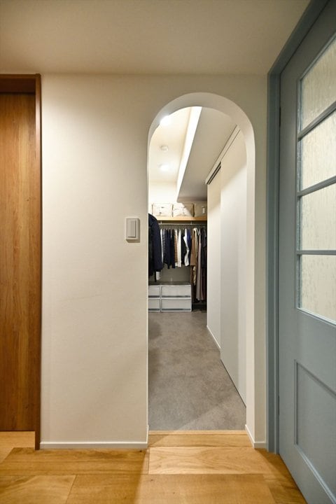 3方向からアクセスできるウォークスルー型のクローゼット