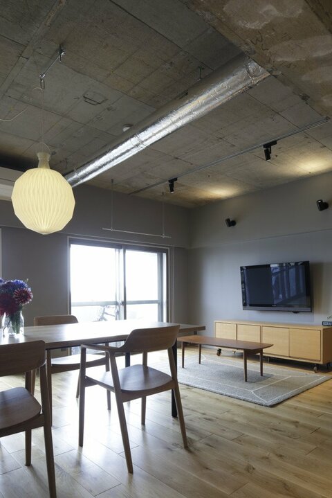 家具が少ないスッキリしたリビング