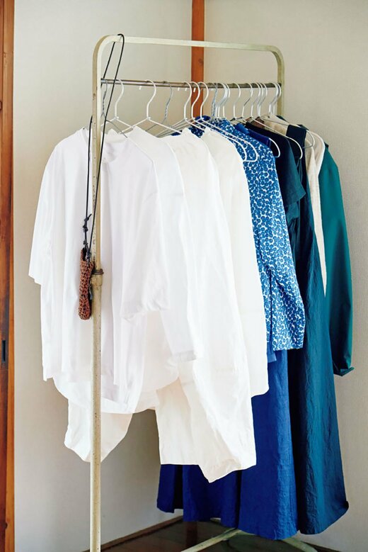 ベーシックカラーの洋服