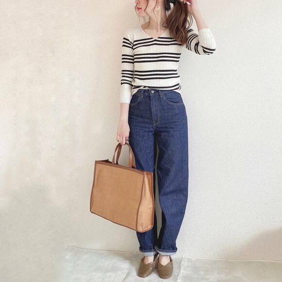 バッグをもつ女性