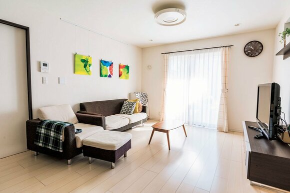 リビングには大きな収納家具を置かない