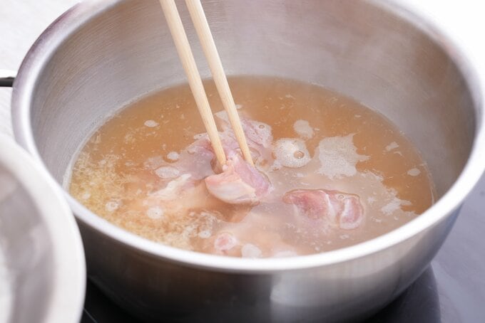 鶏肉を入れる