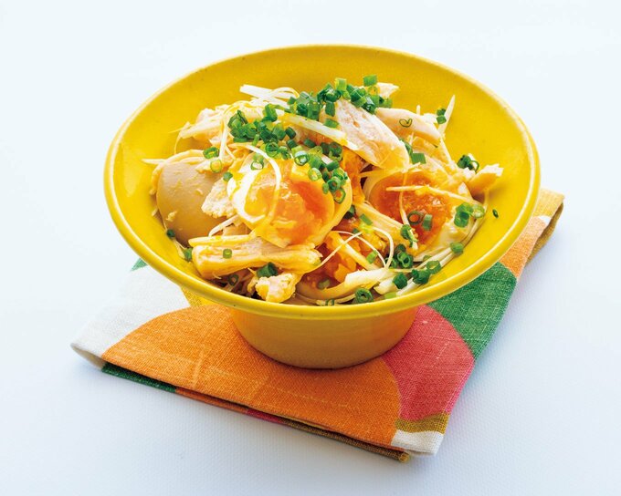 チキンと味玉のおつまみサラダ