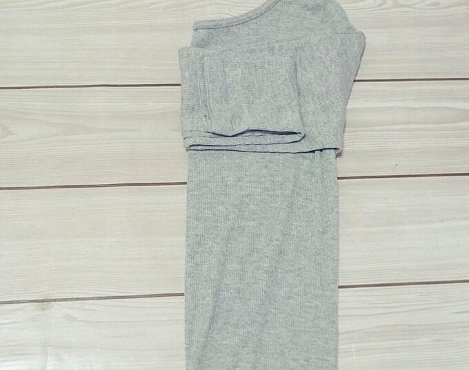 あったかインナーをたたむ様子