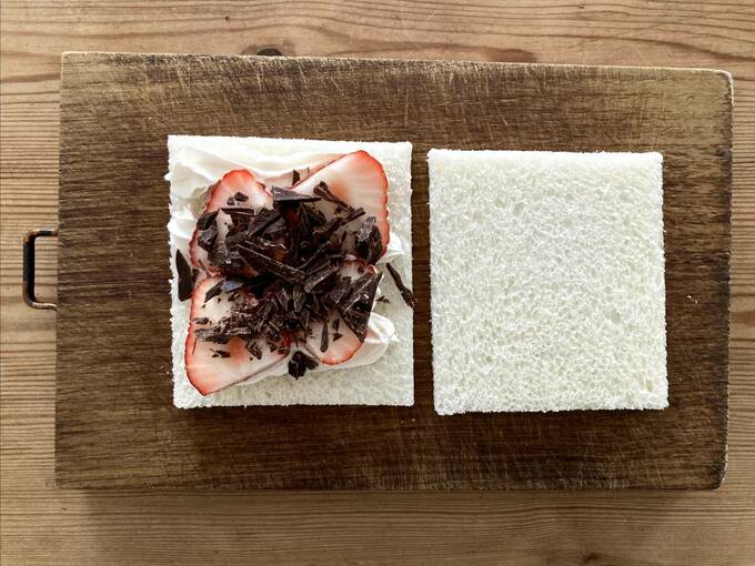 イチゴの上にチョコ