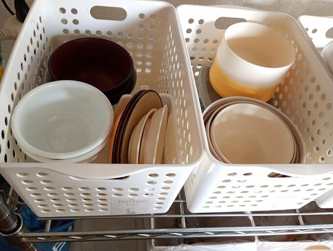 小鉢と小皿、お椀を入れた収納