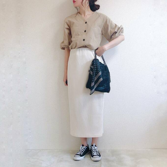 ミルクティー配色でやわらかい雰囲気のコーデに