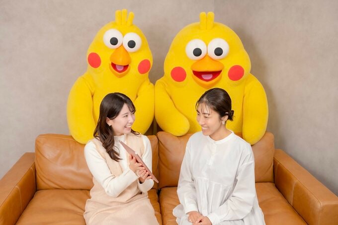 説明を受ける女性