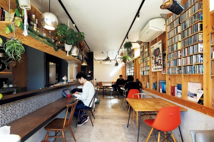 自宅のリビングダイニング兼コワーキングスペース