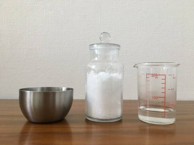 塩、お湯、口の広い器が