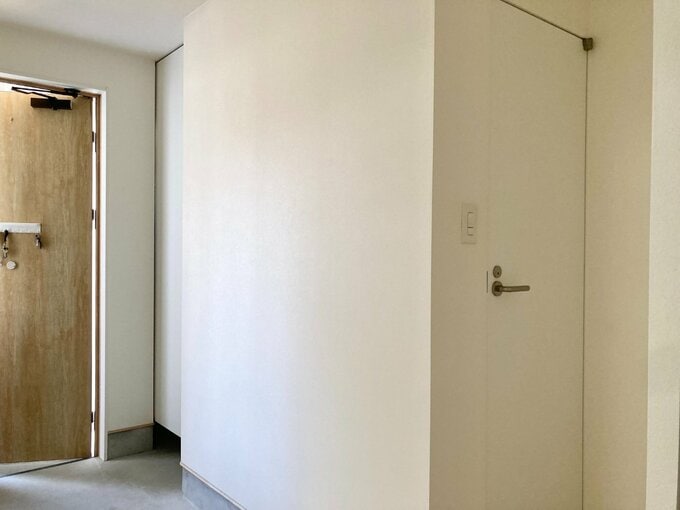 玄関入ってすぐにあるトイレ