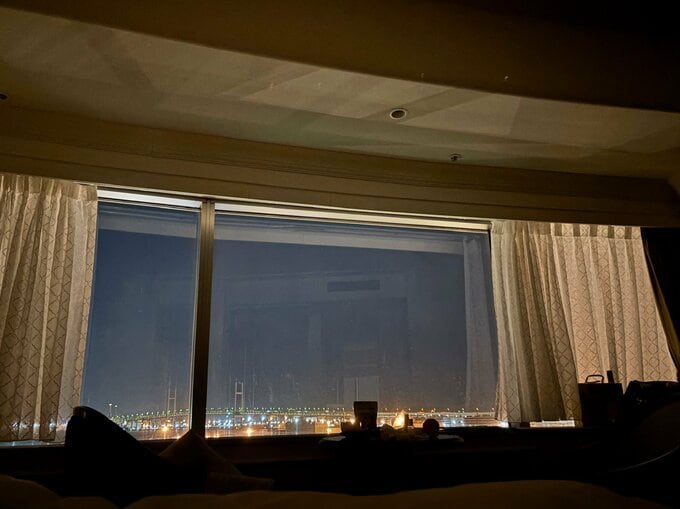 写真：横浜のホテルの窓