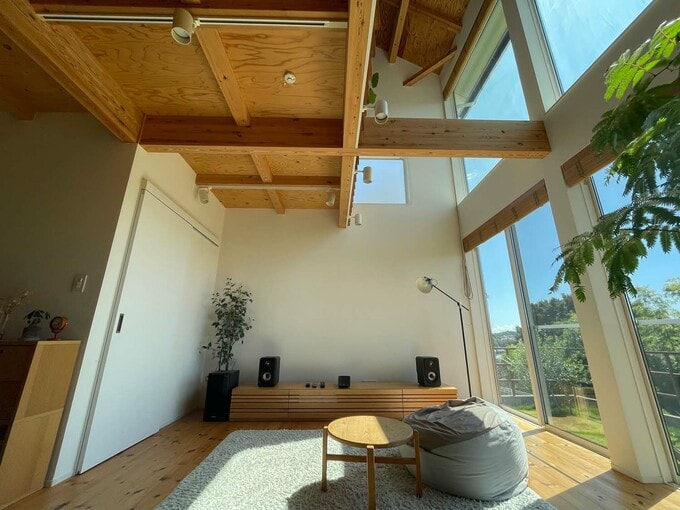 吹き抜けリビング