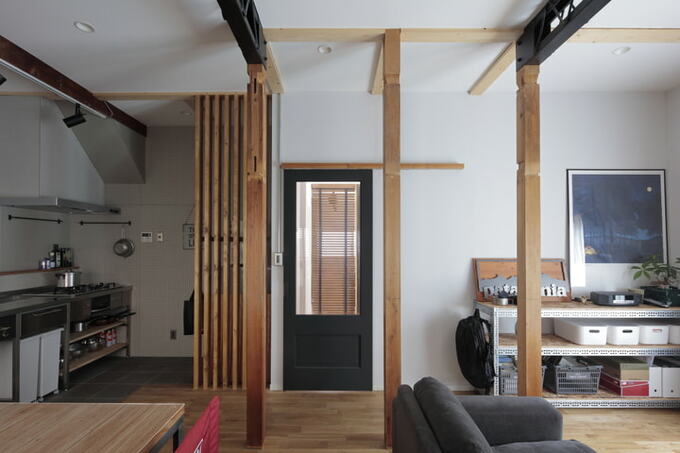 ガラス入りのリビング扉