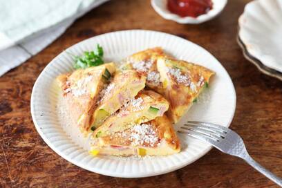 ミックス野菜の下味冷凍で調理がラクに。彩りオムレツもあっという間