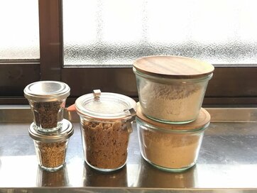 あきビンを調味料入れに活用！スタッキングすれば省スペース化にも