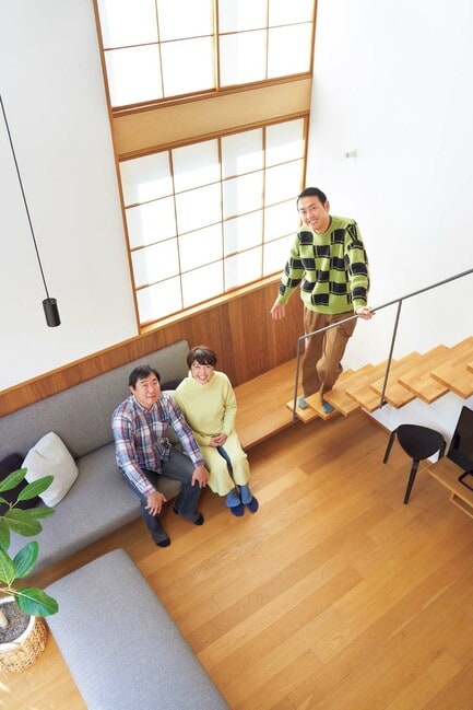 リビングでアンガールズ田中さんと建主