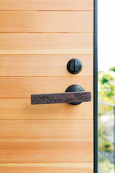 アイアンのドアハンドル