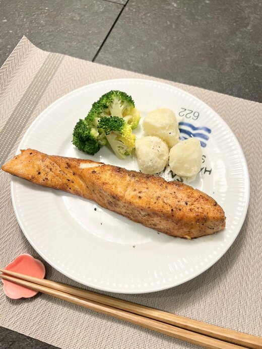 サーモンのバターソテー