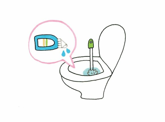 外出前に便器とブラシをつけ置きすれば清潔