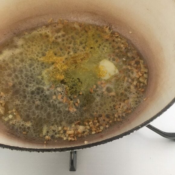 パスタをゆでる