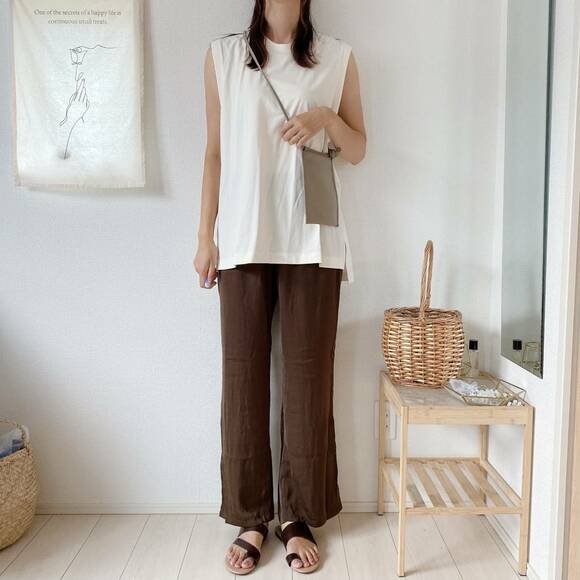 白トップスコーデ