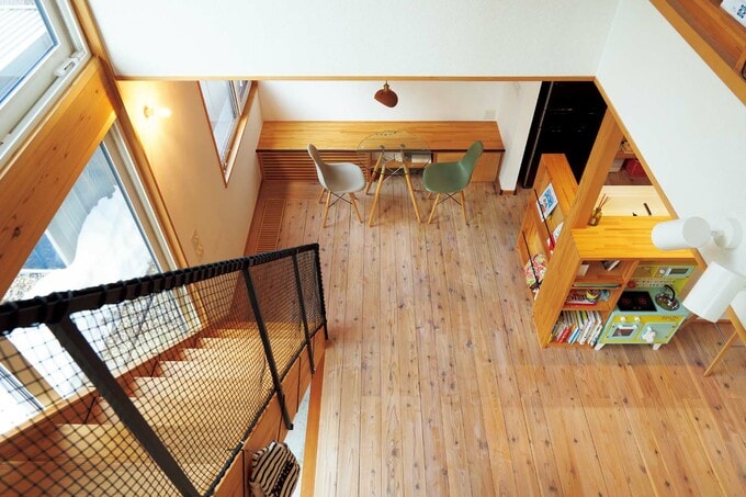 吹き抜けで上下階がつながる