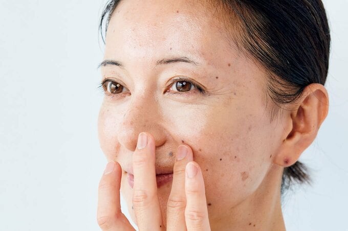 薬指でトントン伸ばす