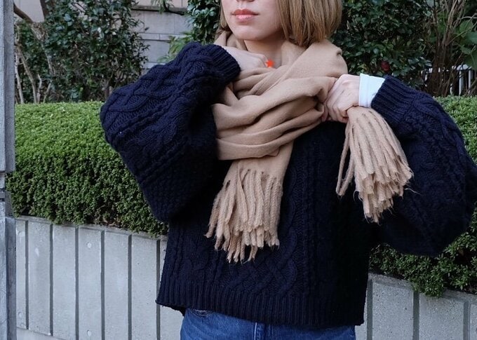 長い方の先端を短い方の上に交差