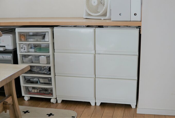 苦心して収納棚を設置