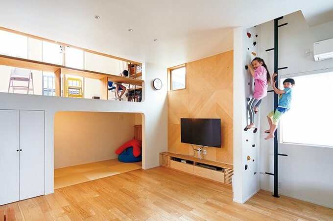 アスレチックアイテムを使って上下階を移動