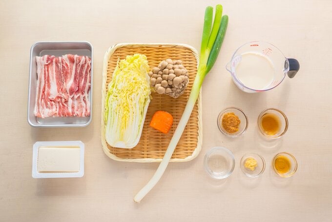 豚バラ豆乳みそ鍋 材料