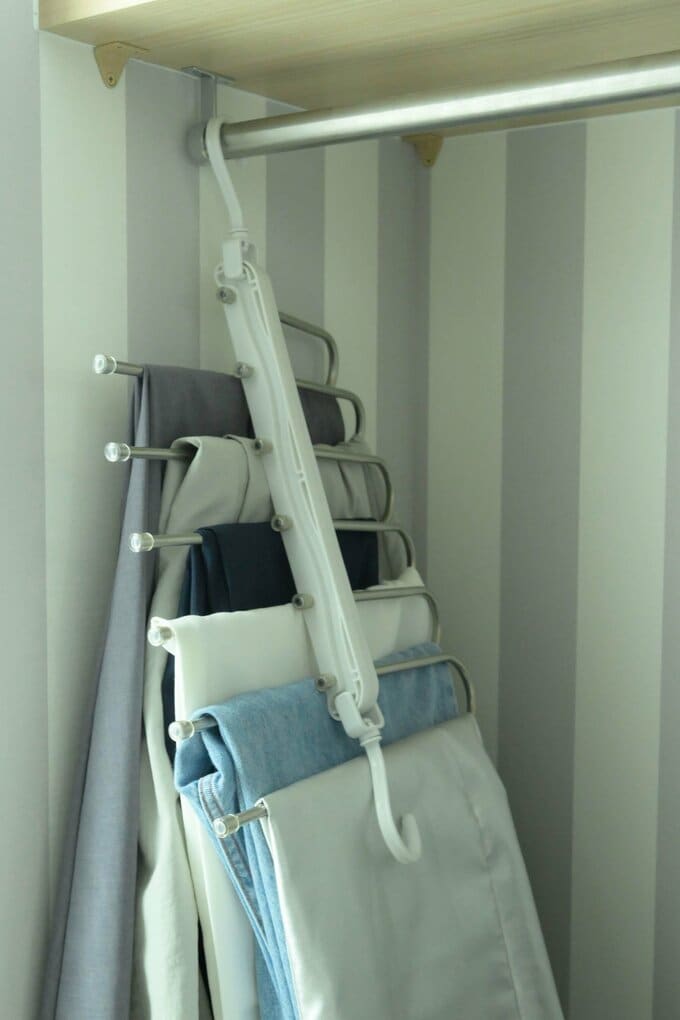 6連のパンツハンガー