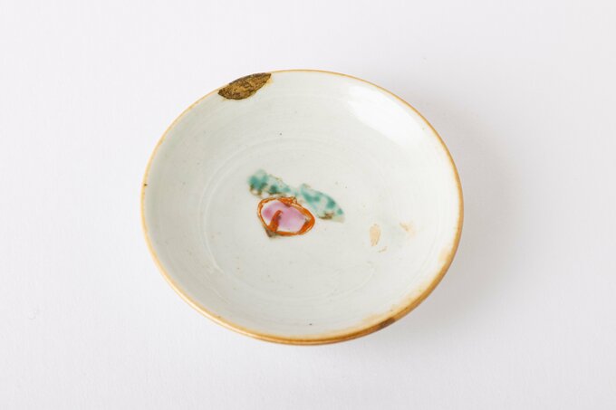 桃の絵つけがすてきな豆皿は伊藤聡信さん作