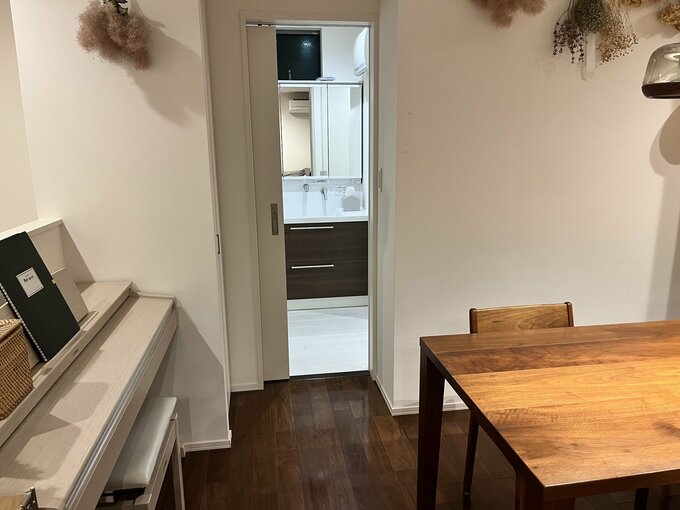 LDK側から見た廊下への扉