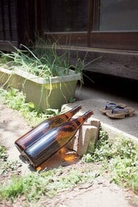 一升ビンで日なた水をつくり体の汗を流す