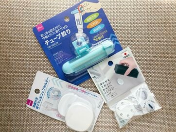 洗面台まわりのヌメリ＆水アカを解決する、ダイソーの「浮かせる収納」アイテム3つ。使ってみたらバズった理由に納得