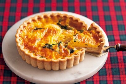 無印良品＆カルディアイテムで簡単クリスマスメニュー。温めるだけで本格キッシュが完成