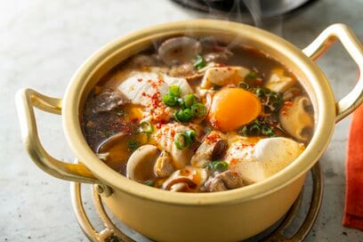 コウケンテツさんの絶品「スンドゥブチゲ」レシピ。豆腐たっぷりで満足度大