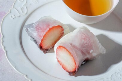 もちもち新食感がクセになるイチゴのお菓子。「ライスペーパー」で包むだけだから簡単