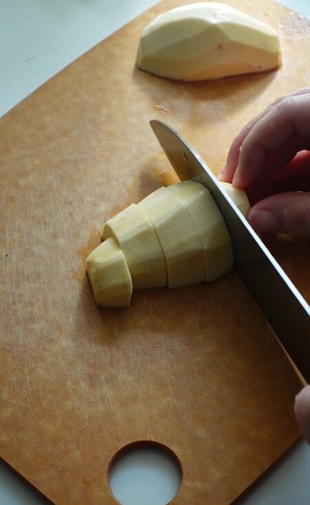 サツマイモ切る