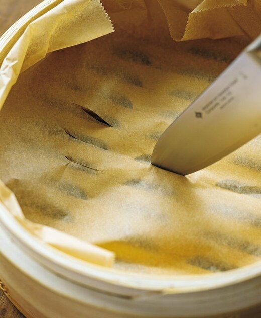 肉の脂が落ちるように切り目を入れる