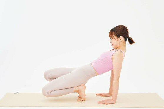 エクササイズをする女性