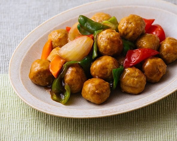 甘酢あんとからめた肉だんご